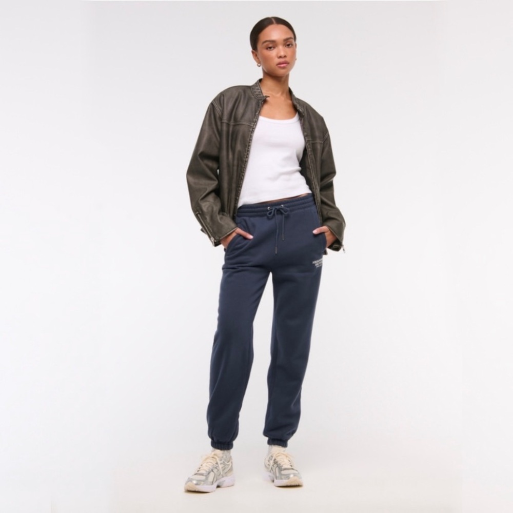 oversized sunday jogger - Picture 2 of 12